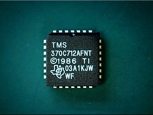 <b>TMS370C712AFNT</b>