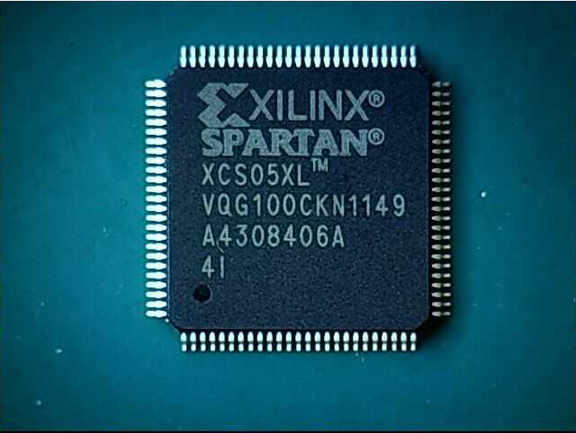 XCS05XL-4VQG100I